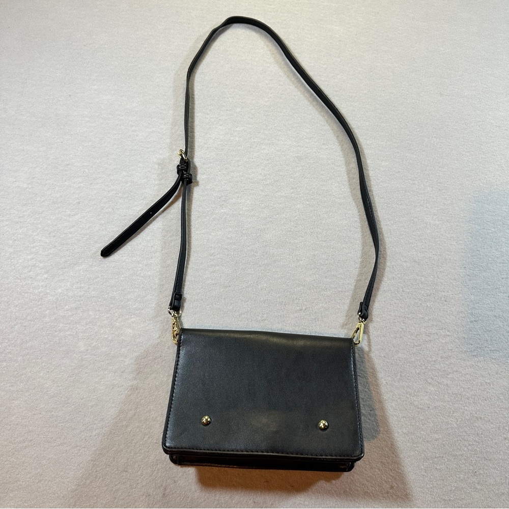 BCBG Black Leather Crossbody Bag Small Adjustable Strap Gold Tone‎ Hardware